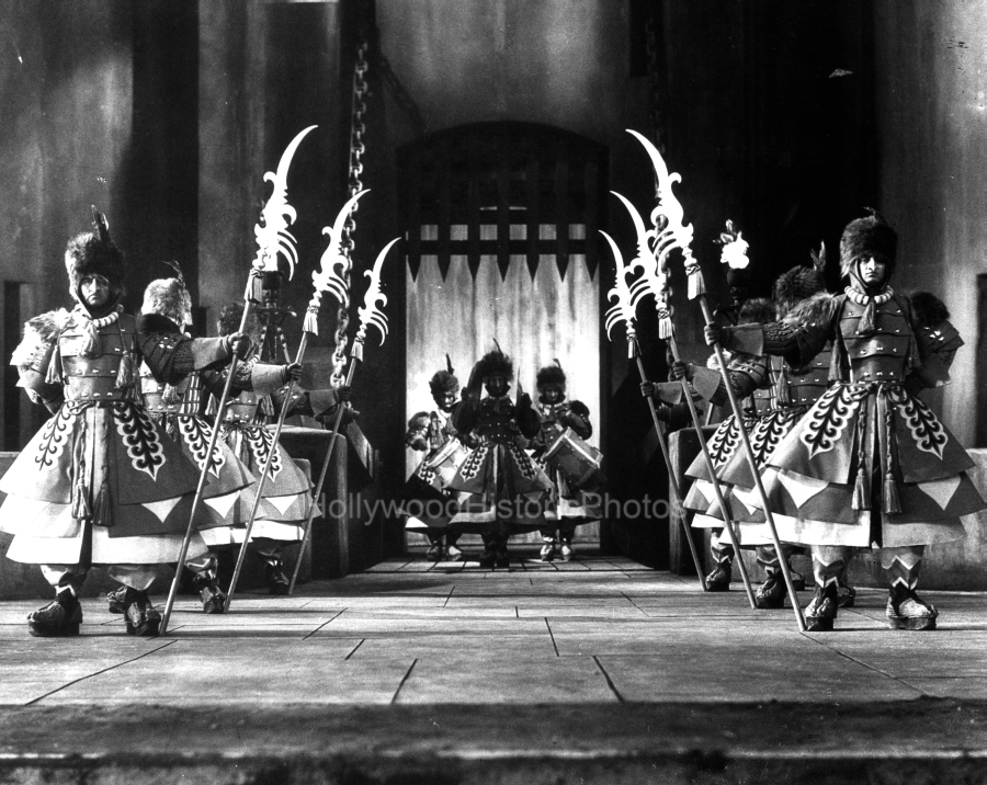 The Wizard of Oz 1939 22 Wicked Witch Military Guard.jpg
